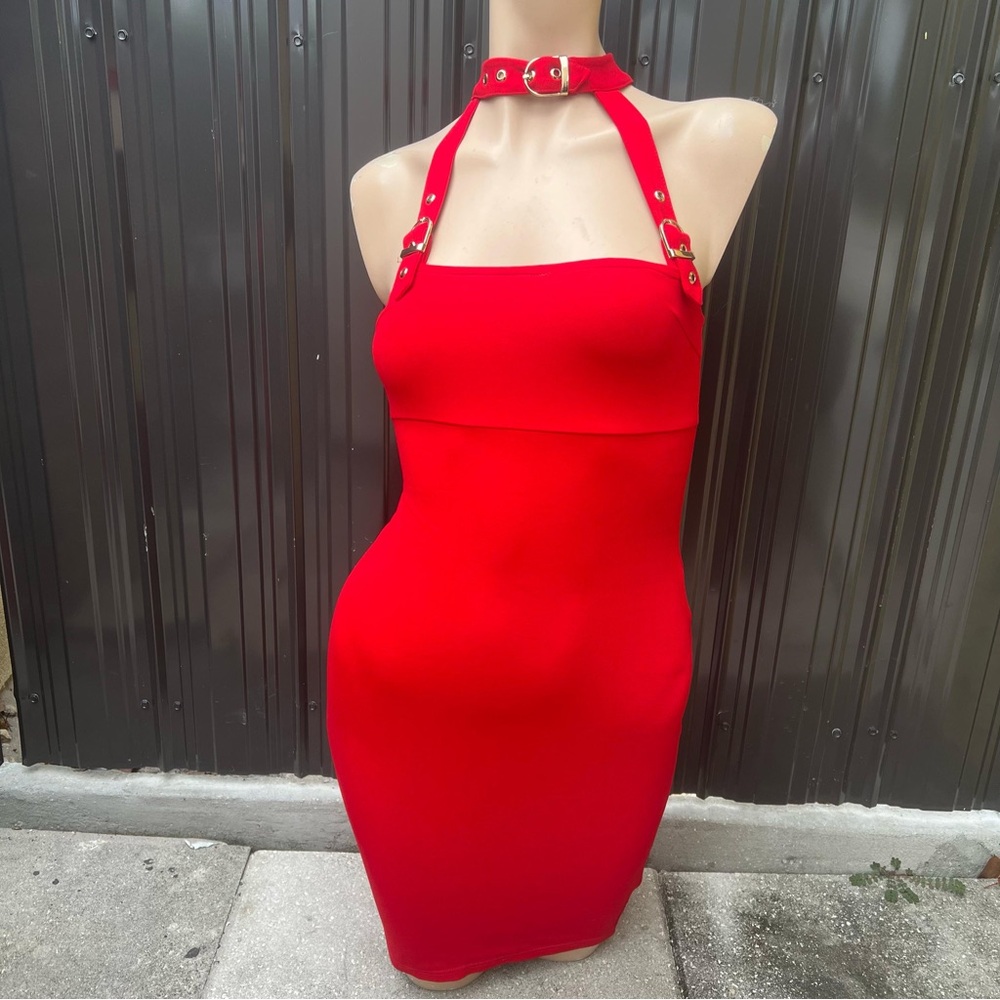 Chic Strapless Red Dress with Halter Neck